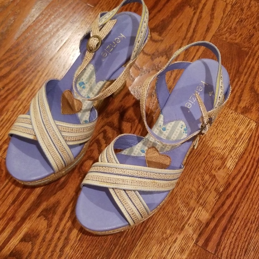 Beautiful brand new Kensie wedges
